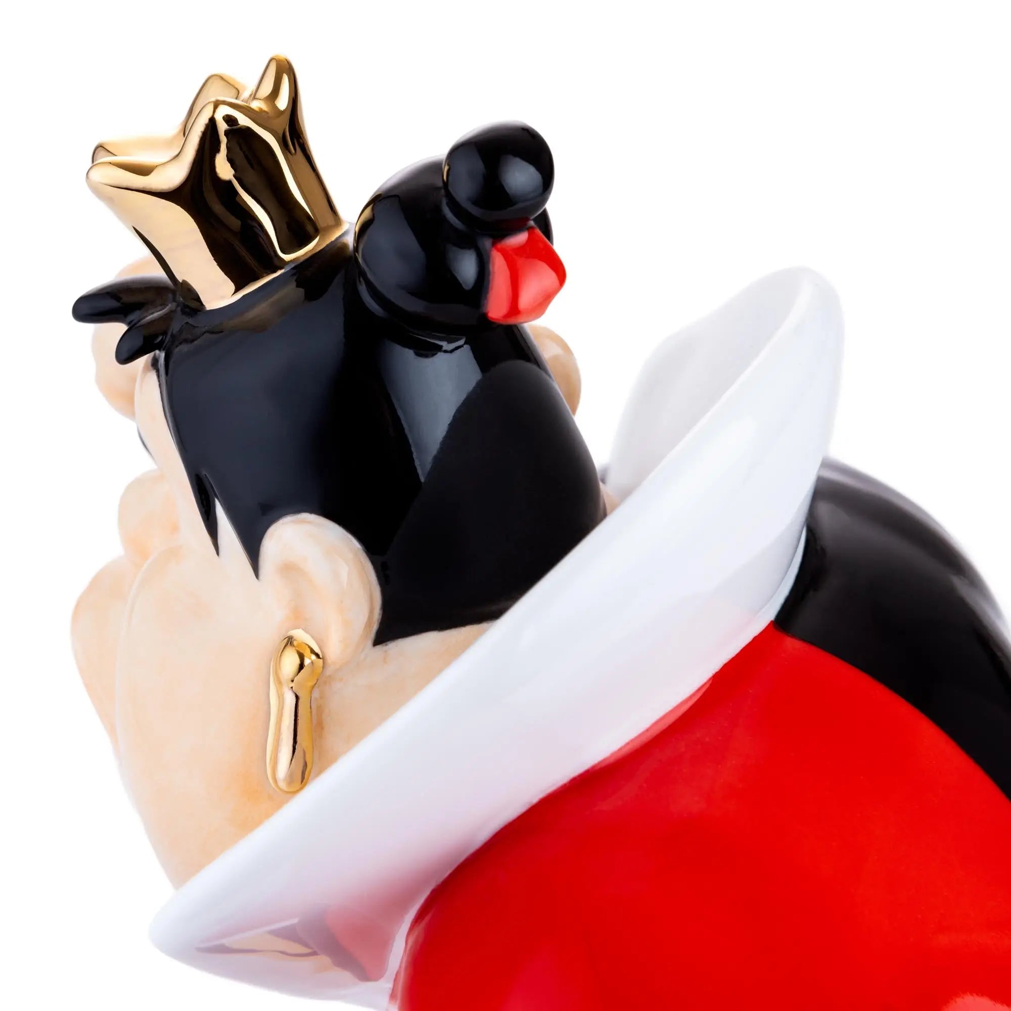 Queen Of Hearts – Elegant and Unique Product Collection – English